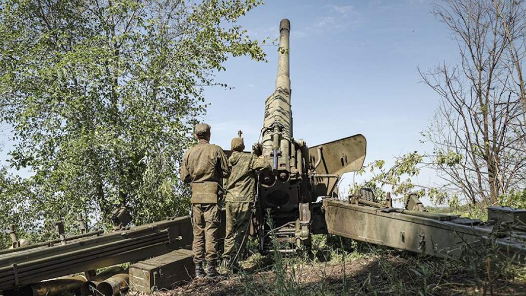 Posiciones de artillería de la Milicia Popular de la RPD en la región de Donetsk