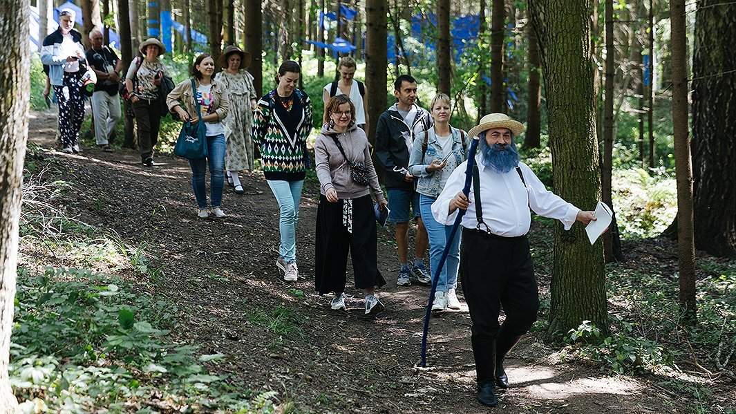 Спектакль-променад «В поисках синей птицы»