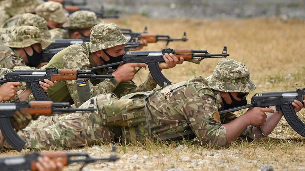 военные тренировка