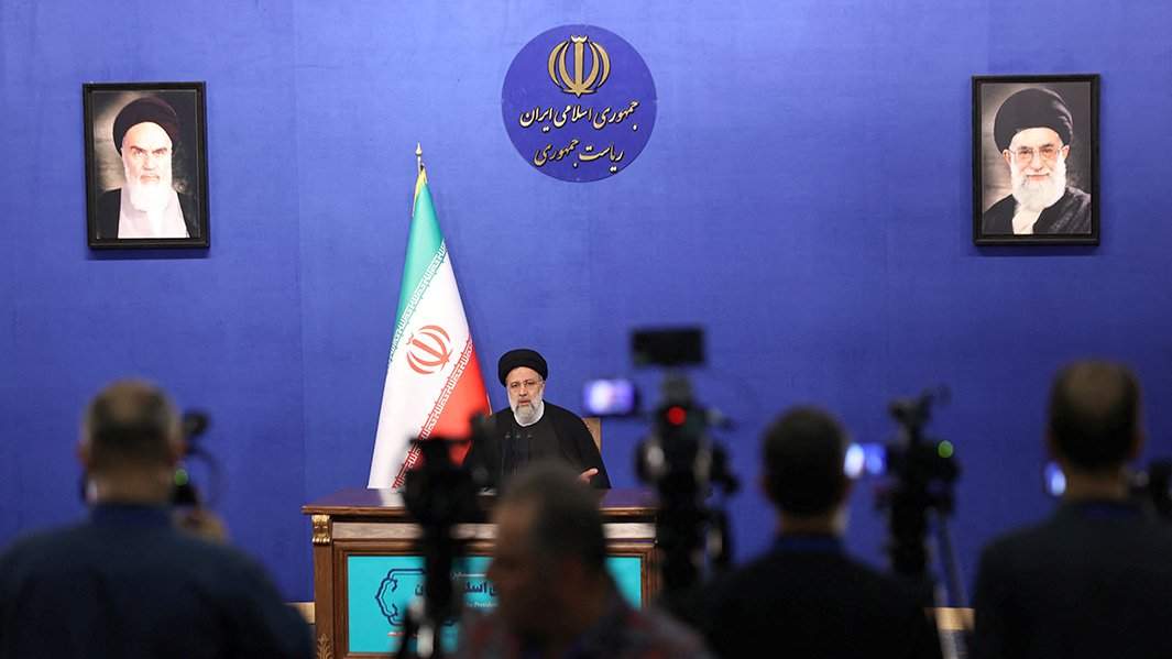 Президент Ирана Эбрагим Раиси на пресс-конференции в Тегеране