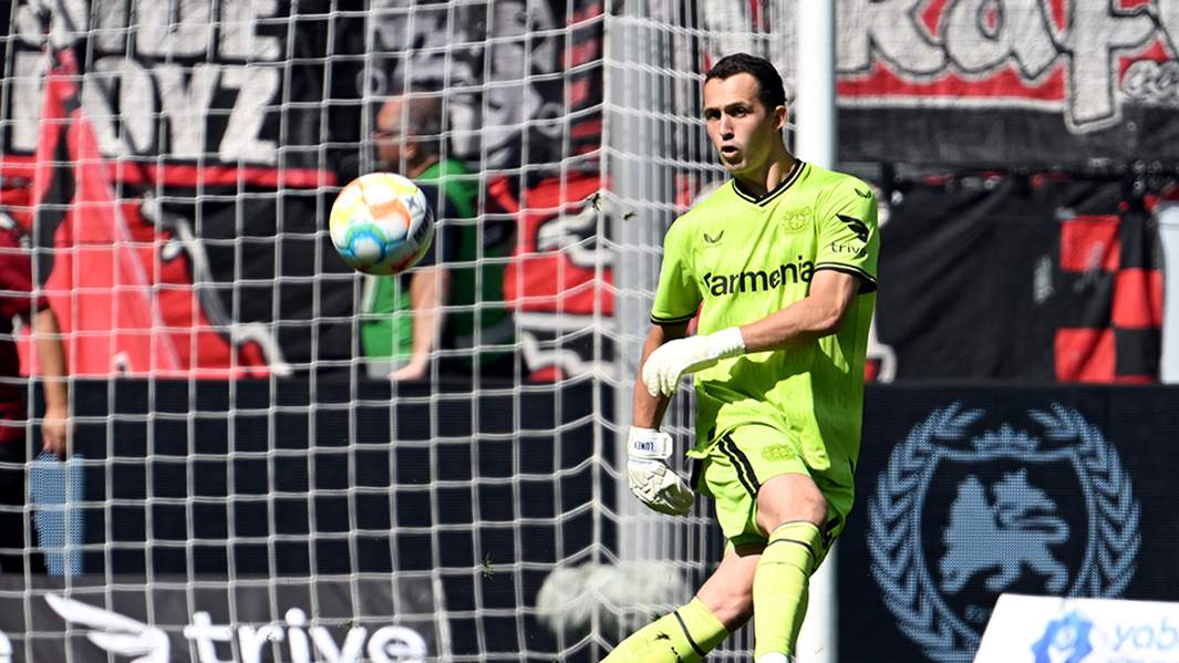 Голкипер Андрей Лунев в матче «Байер Леверкузен» - «Аугсбург»