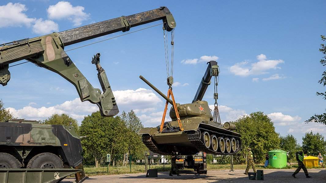 Нарва демонтаж памятника Т-34