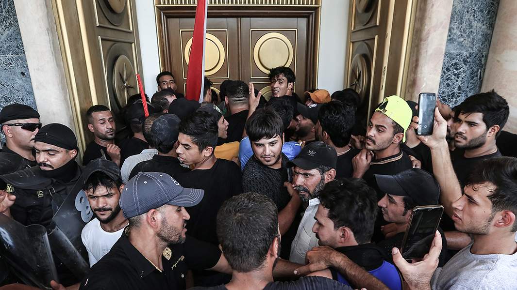 Протестующие у здания правительства Ирака