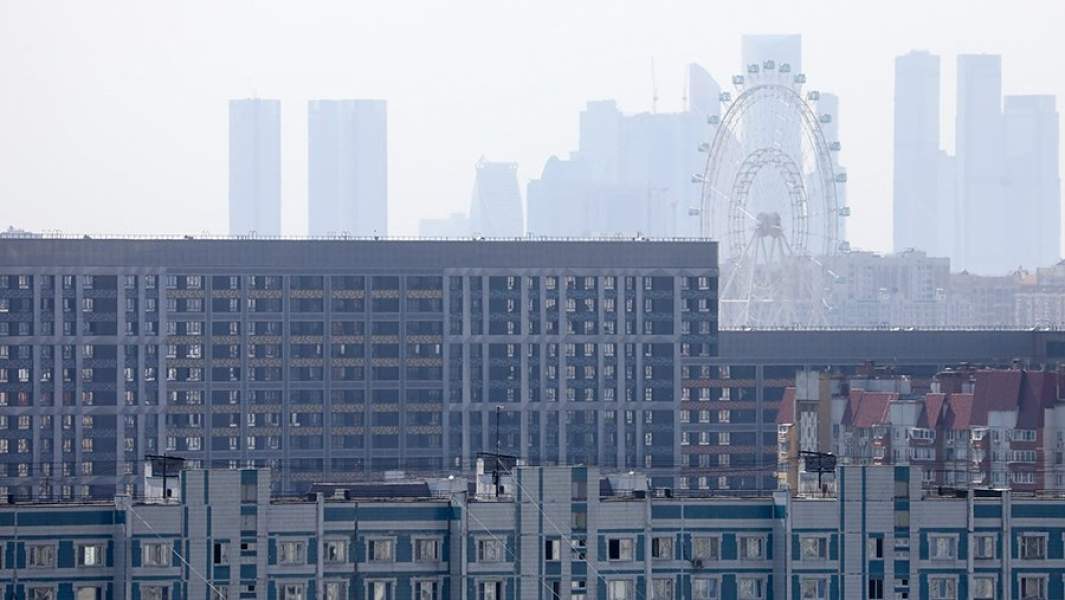 Смог от лесных пожаров в Рязанской области над Москвой