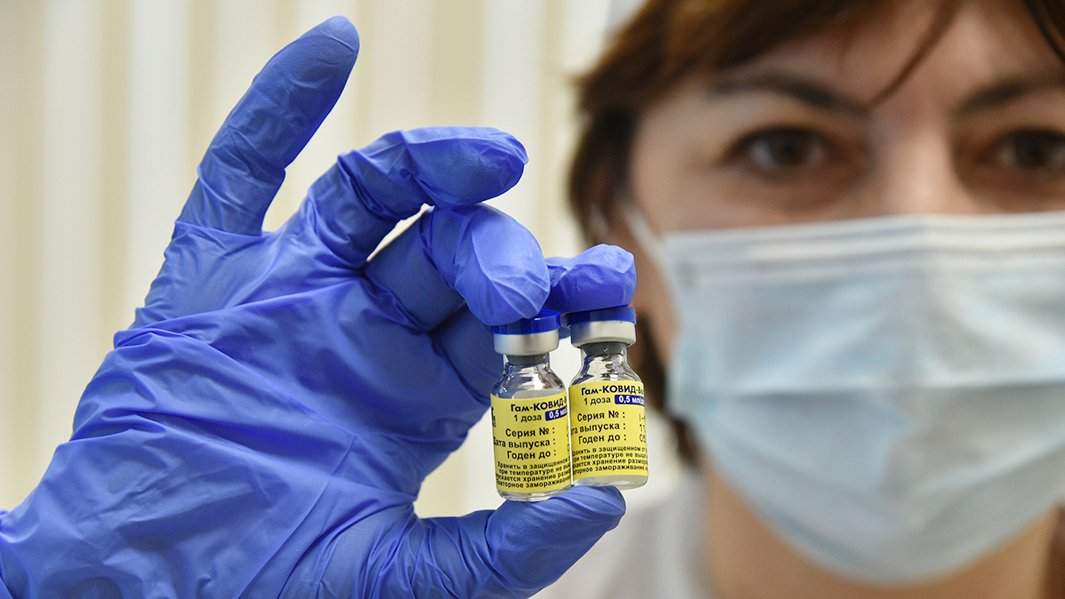 Медсестра с вакцинами вакцинация 