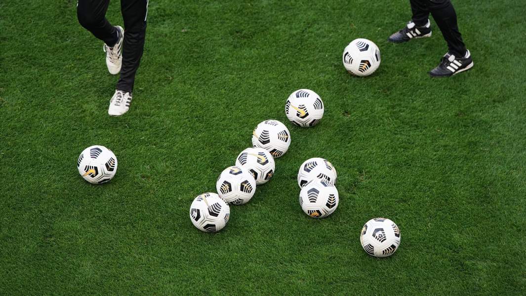 футбольное поле 