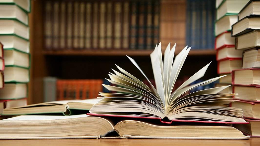 Книги в книжном магазине