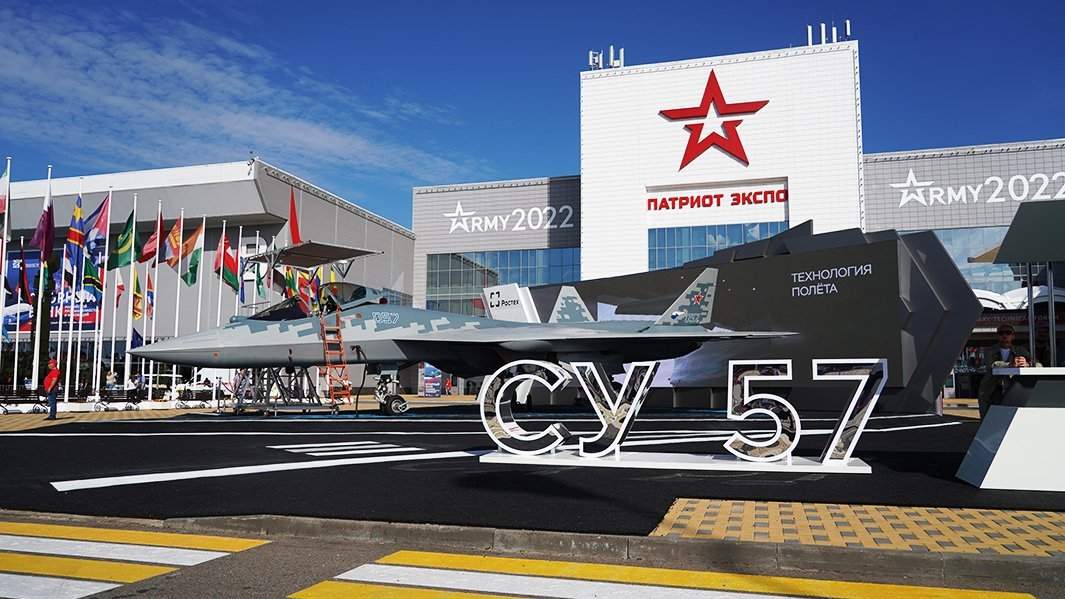 Самолёт Су-57 на Международном военно-техническом форуме «Армия-2022»