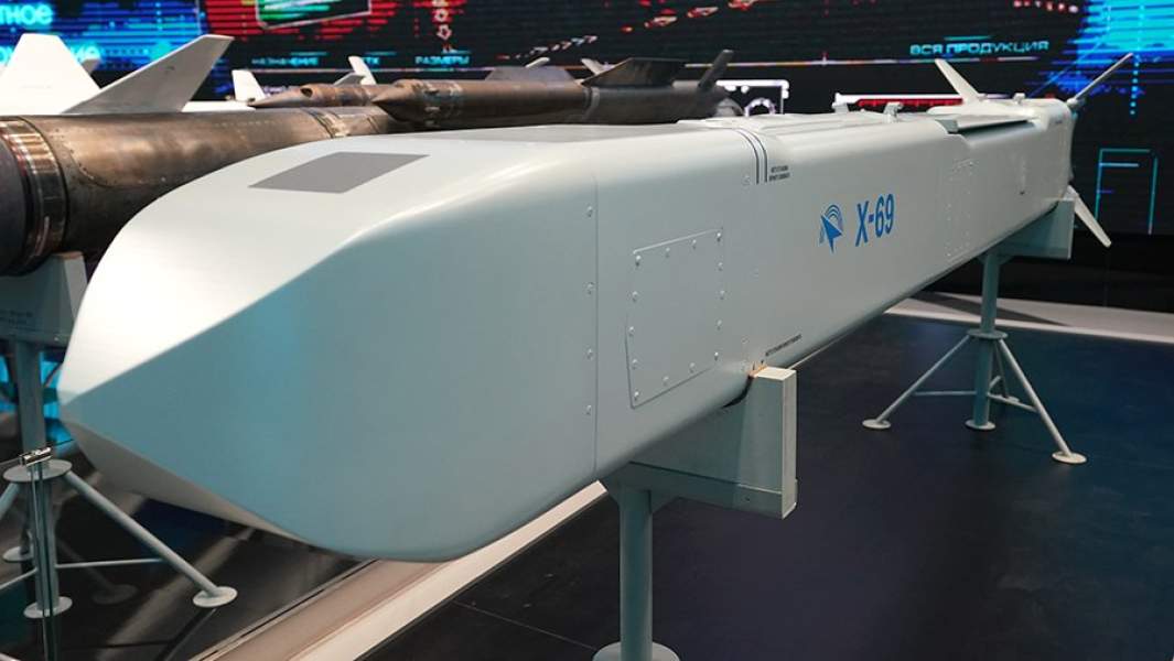Высокоточная крылатая ракета Х-69 на стенде «Корпорации тактическое ракетное вооружение» на международном военно-техническом форуме «Армия-2022» в конгрессно-выставочном центре «Патриот»