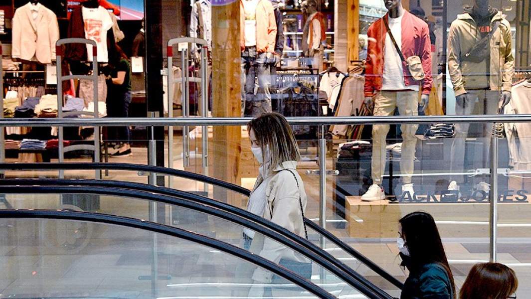 Посетители в торговом центре