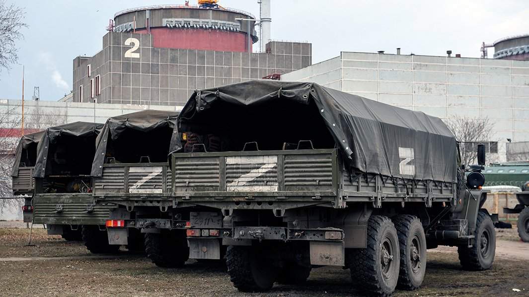 Автомобили ВС РФ на территории Запорожской атомной электростанции