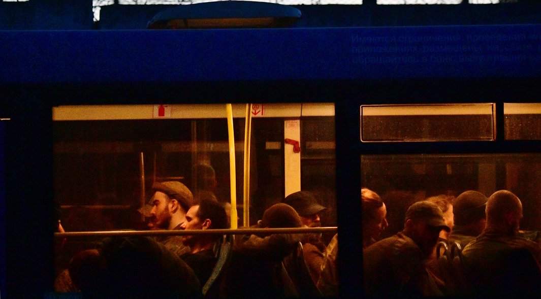 Сдавшиеся в плен украинские военнослужащие и боевики