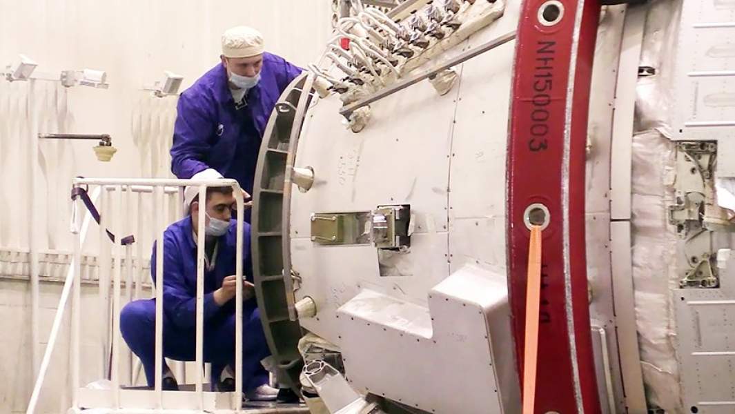 Сборка научно-энергетического модуля (НЭМ), который ляжет в основу новой Российской орбитальной станции (РОС) в цехе РКК «Энергия»