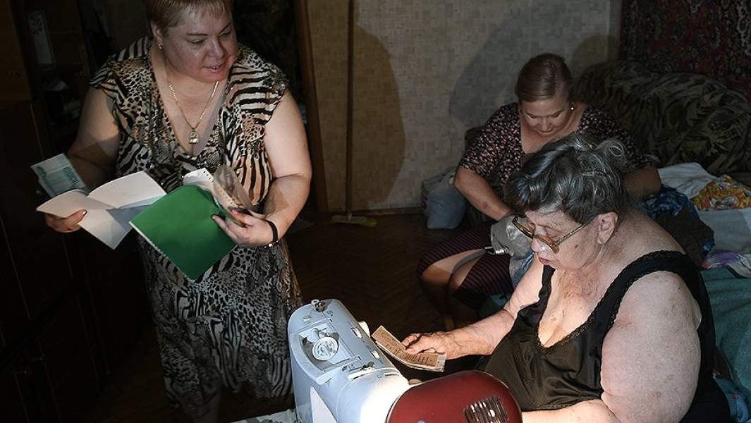 Выдача пенсии в рублях сотрудником почты на дому в Мелитополе