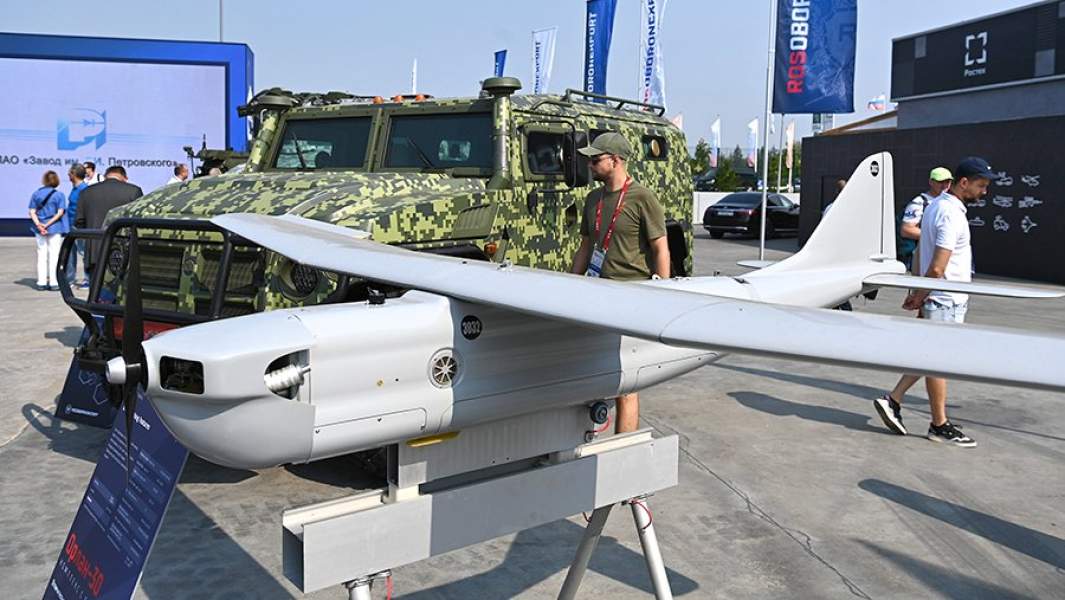 Беспилотный летательный аппарат «Орлан-30» на выставке в рамках Международного военно-технического форума «Армия-2022» на территории Конгрессно-выставочного центра «Патриот»