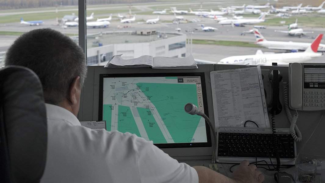 диспетчер аэропорт самолет