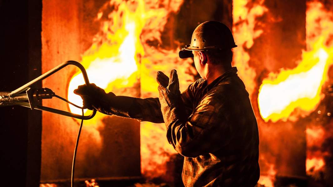 Работа чугунно-литейного цеха 