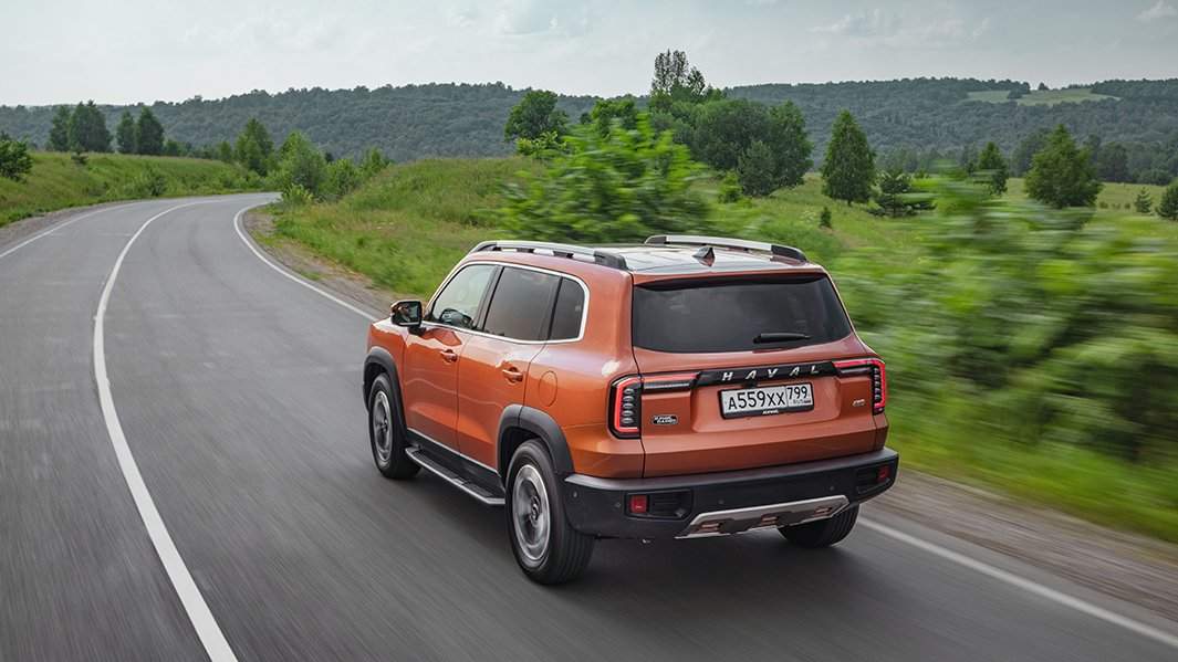 Полноприводный автомобиль расходует в городе 12 л, на трассе — 7,5 л, а в среднем — 9,2 л на 100 км. Разгон до 100 км/ч — меньще 10 секунд. Максимальная скорость — 180 км/ч