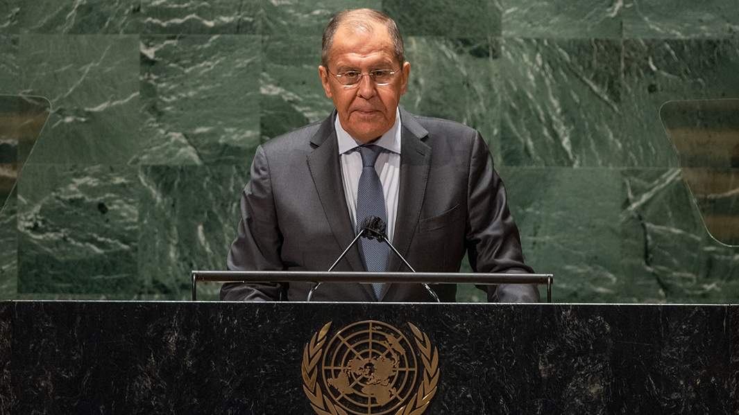 Министр иностранных дел России Сергей Лавров выступает на общих прениях 76-й сессии Генеральной Ассамблеи Организации Объединенных Наций (ГА ​​ООН) в штаб-квартире ООН в Нью-Йорке, 25 сентября 2021