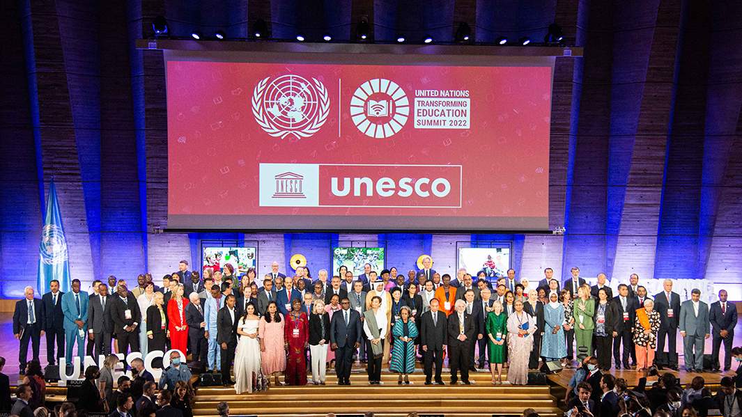 семейное фото ЮНЕСКО с участием 140 министров образования