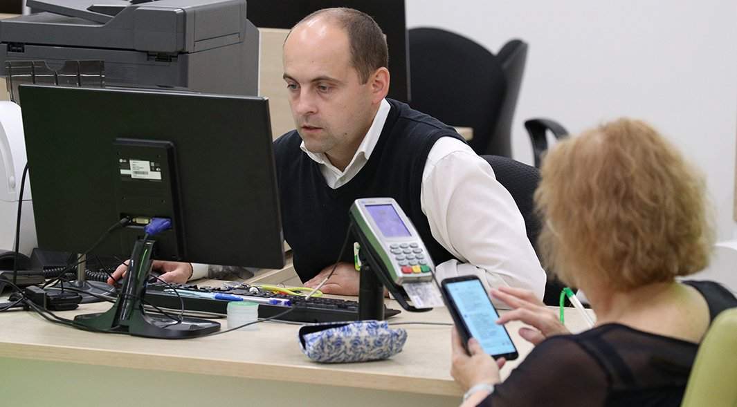 сотрудник банка и клиент