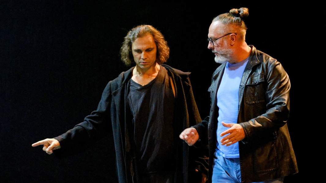 Актер Дмитрий Бозин и художественный руководитель театра «Модерн» Юрий Грымов на открытой репетиции спектакля «Леонардо»