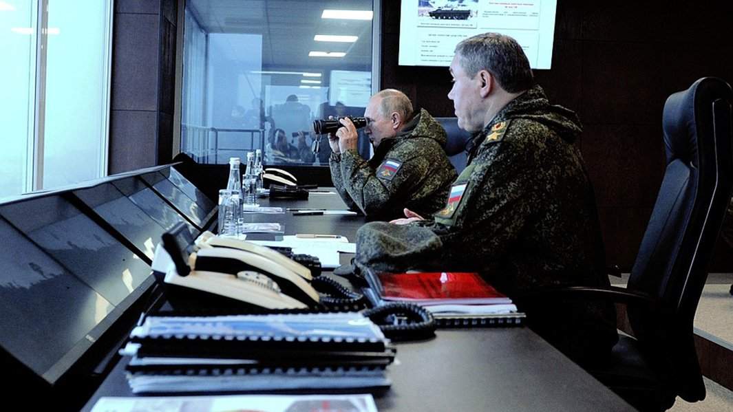 Владимир Путин и начальник Генерального штаба ВС РФ – первый заместитель министра обороны Валерий Герасимов