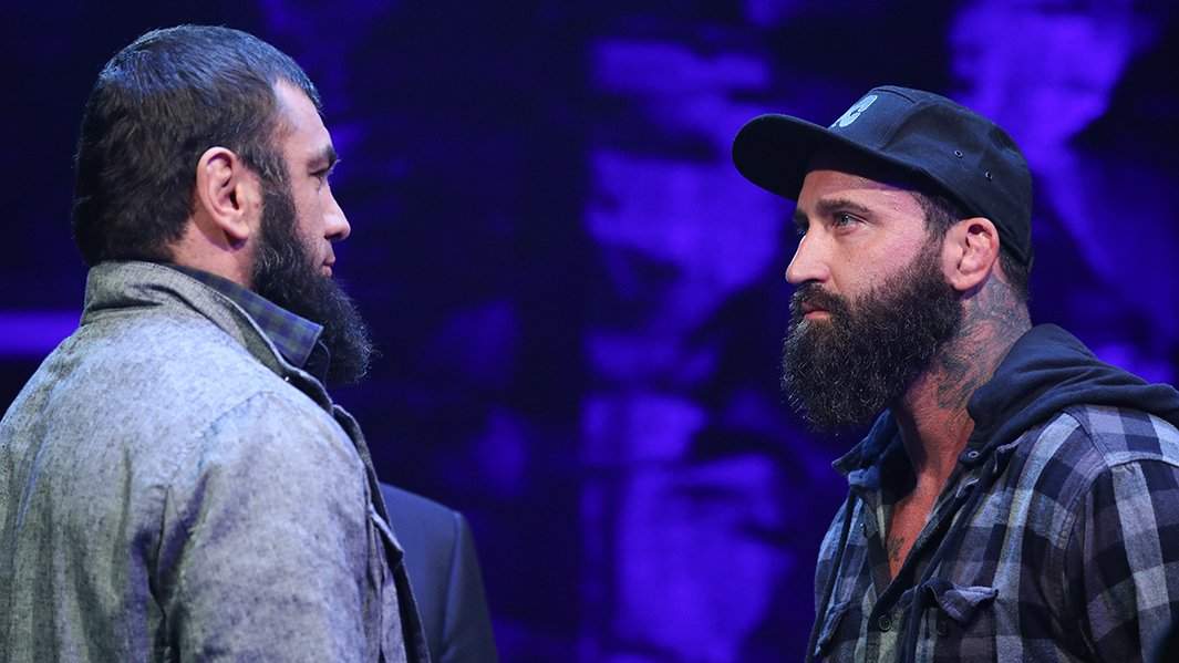 Бойцы Вагаб Вагабов и Алекс Николсон (слева направо) на пресс-конференции, приуроченной к турниру «Бойцовский клуб РЕН ТВ. Суперсерия. Вагабов VS Николсон»