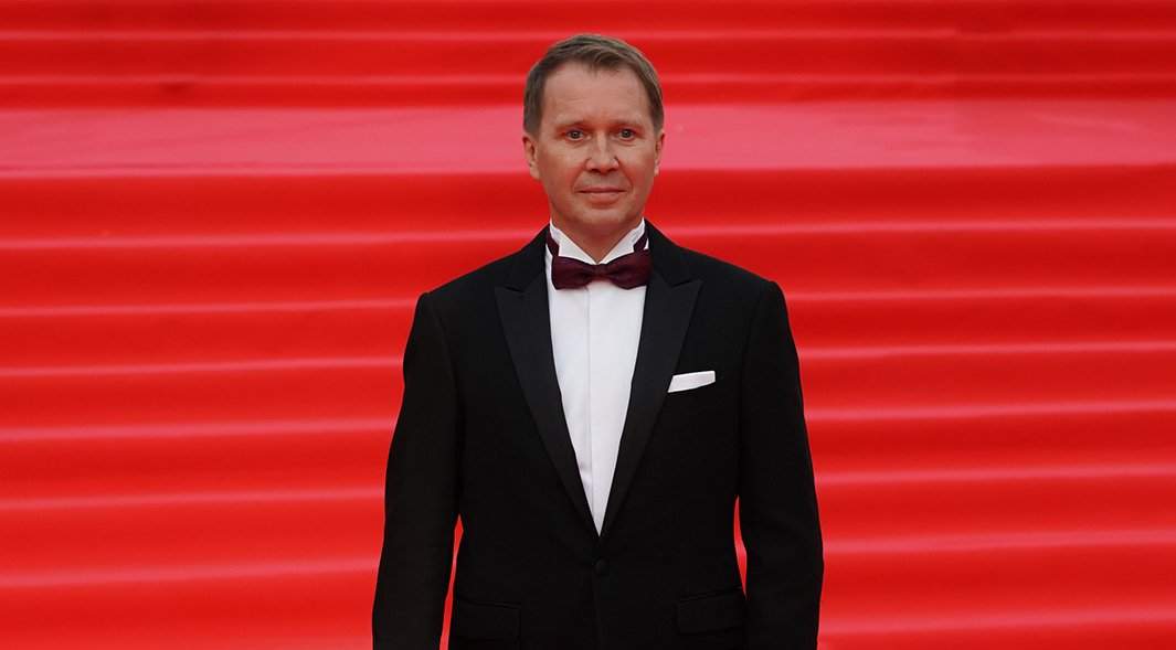 Художественный руководитель Евгений Миронов