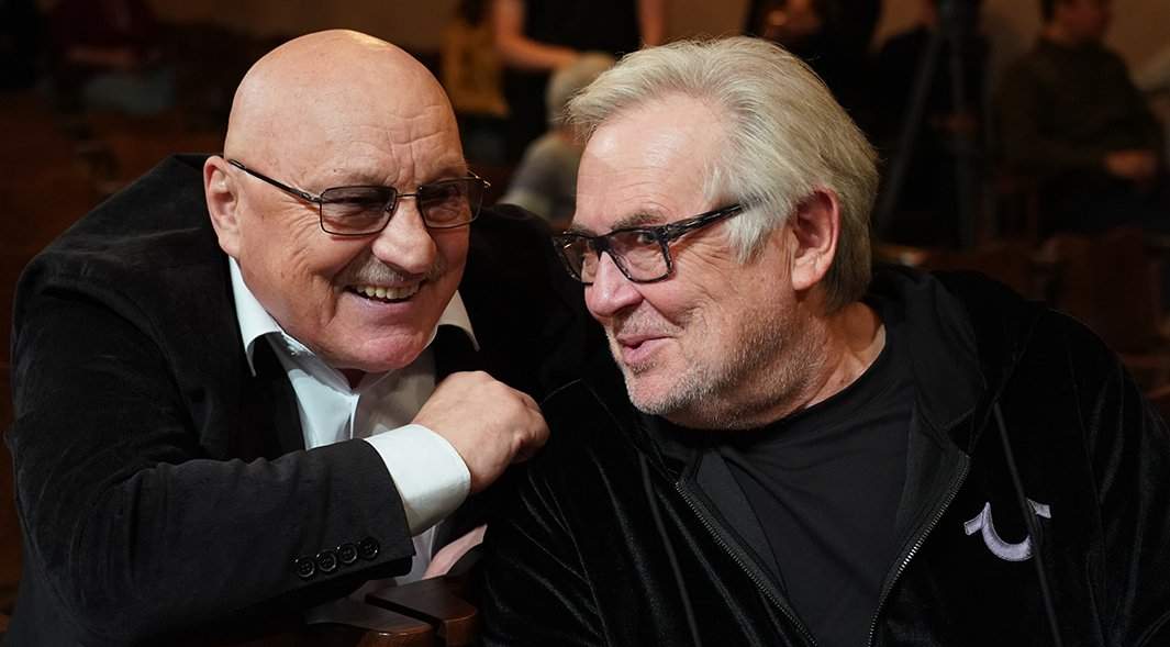 Актеры Николай Чиндяйкин и Юрий Стоянов во время сбора труппы театра