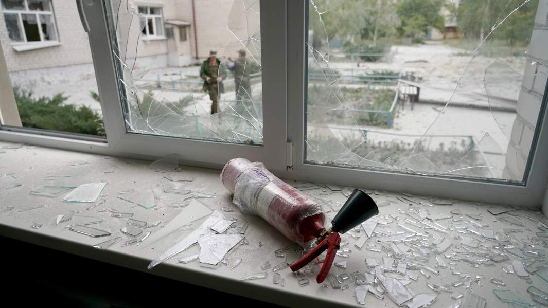 рубежное разрушенная школа ракеты РСЗО HIMARS Разрушенная школа № 10, где находился избирательный участок № 2401, Рубежное