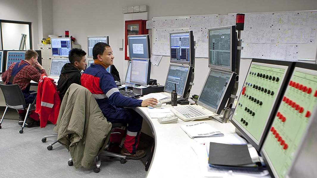 Центральный пульт управления первого в России завода по производству сжиженного природного газа (проект «Сахалин-2»)