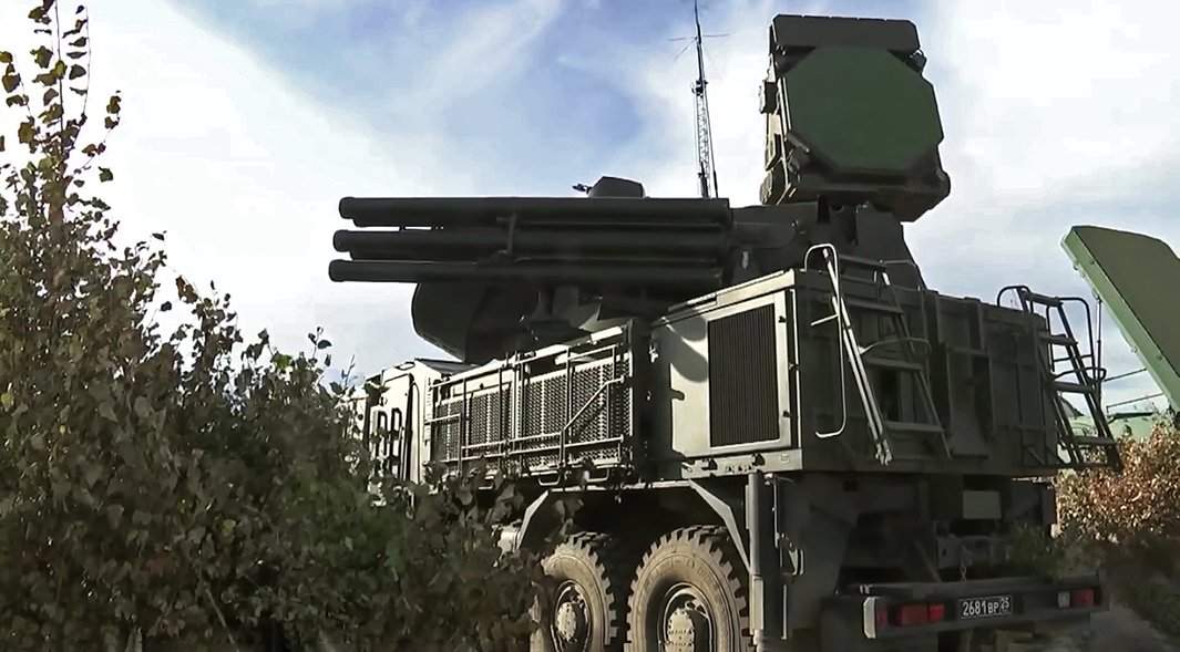 Самоходный ЗРПК наземного базирования "Панцирь-С"