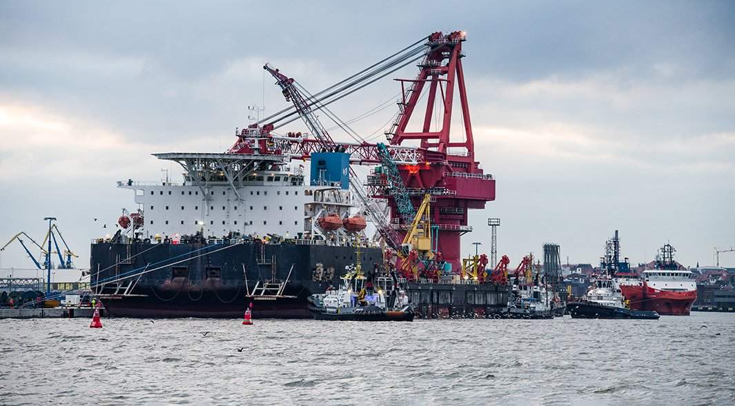 Судно-трубоукладчик