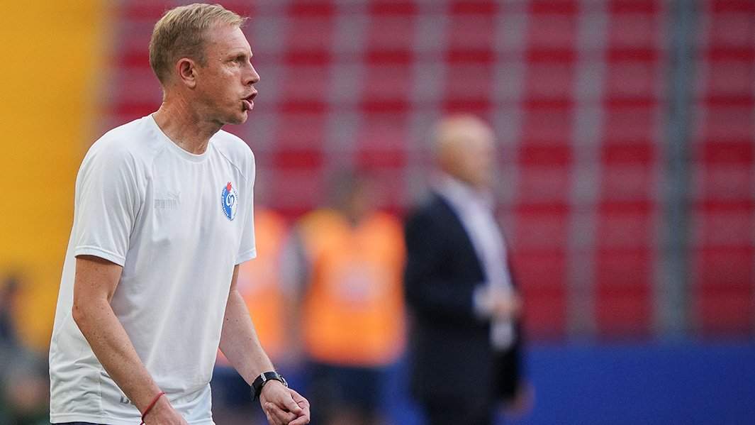 Главный тренер ФК «Факел» Олег Василенко в матче 4-го тура чемпионата России по футболу среди клубов Премьер-лиги между ПФК «ЦСКА»  (Москва) и ФК «Факел» (Воронеж).