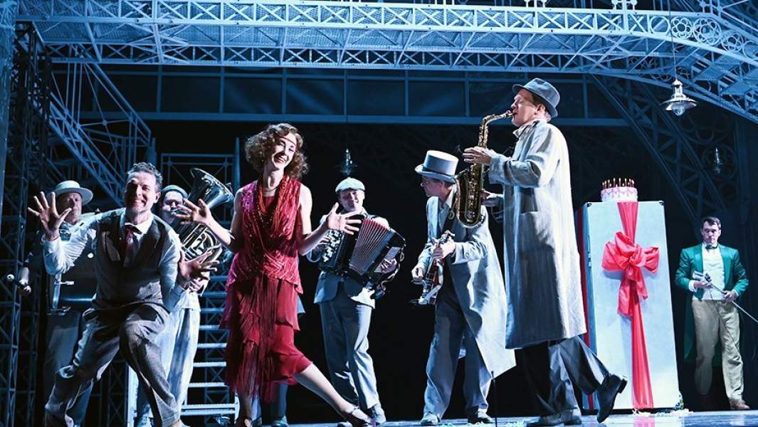 Актеры на пресс-показе премьерного спектакля «Последний поезд» в постановке Антона Яковлева на сцене театра «Ленком Марка Захарова»