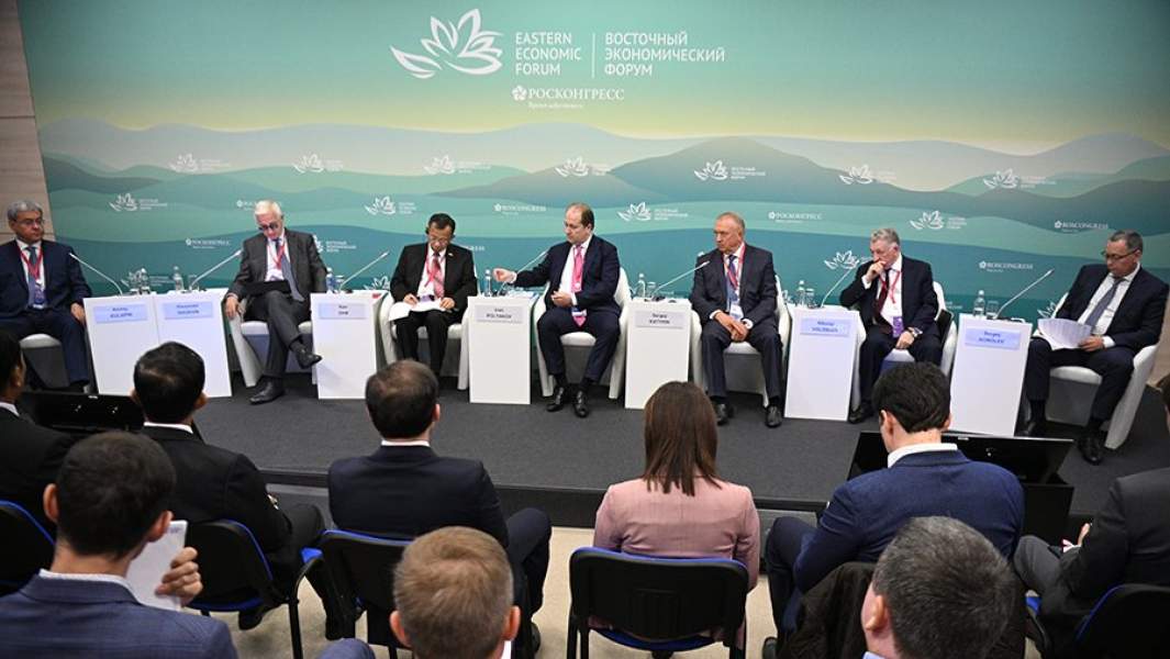 Участники сессии "Россия - АСЕАН" на Восточном экономическом форуме во Владивостоке