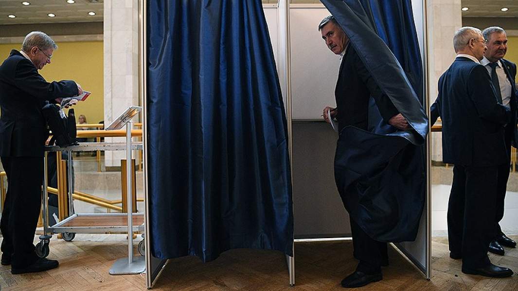 Участники тайного голосования по выбору нового президента РАН