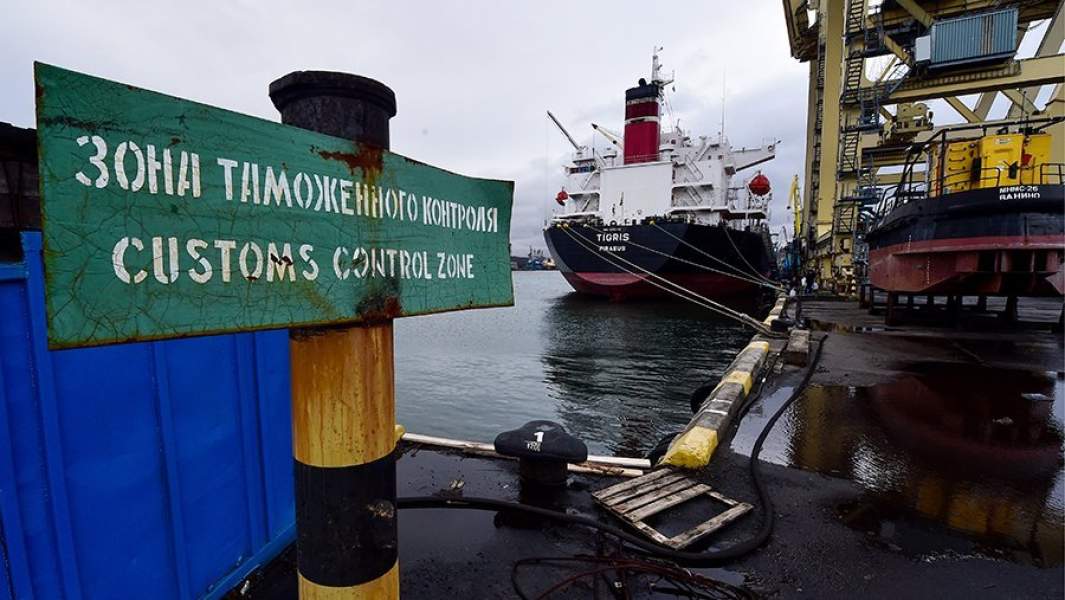 Зона таможенного контроля на территории порта Ванино