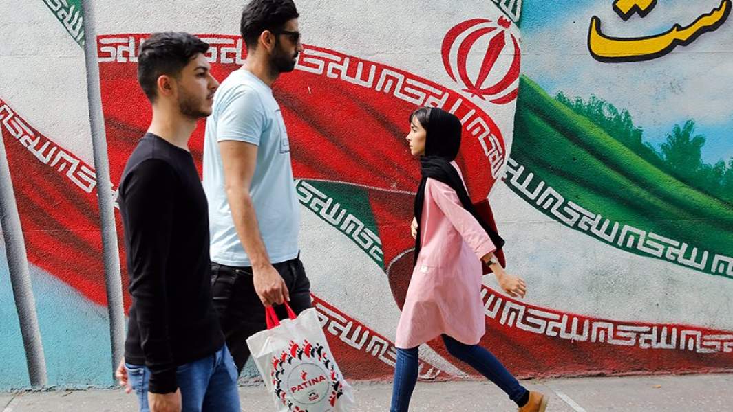 Граффити на стене в Тегеране