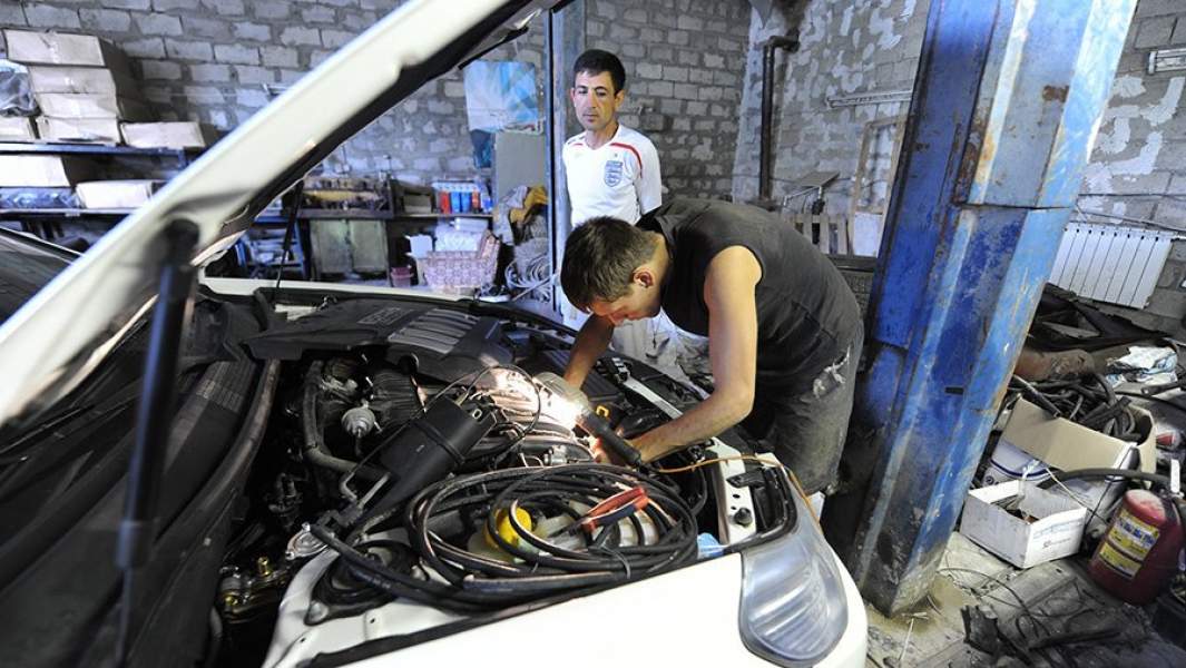 Oprava vozu v autoservisu