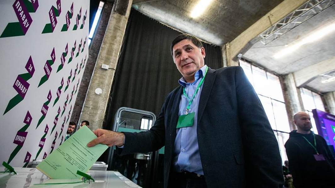 Сергей Пускепалис во время учредительного съезда политической «За правду»