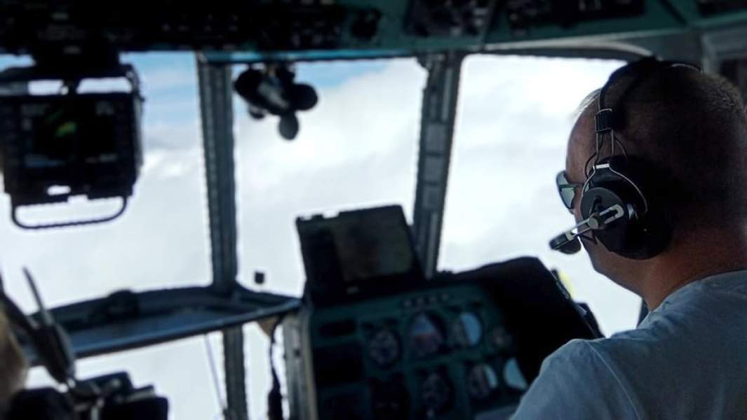 Пилот во время поисково-спасательной операции над вулканом Ключевская Сопка, при восхождении на который погибли люди