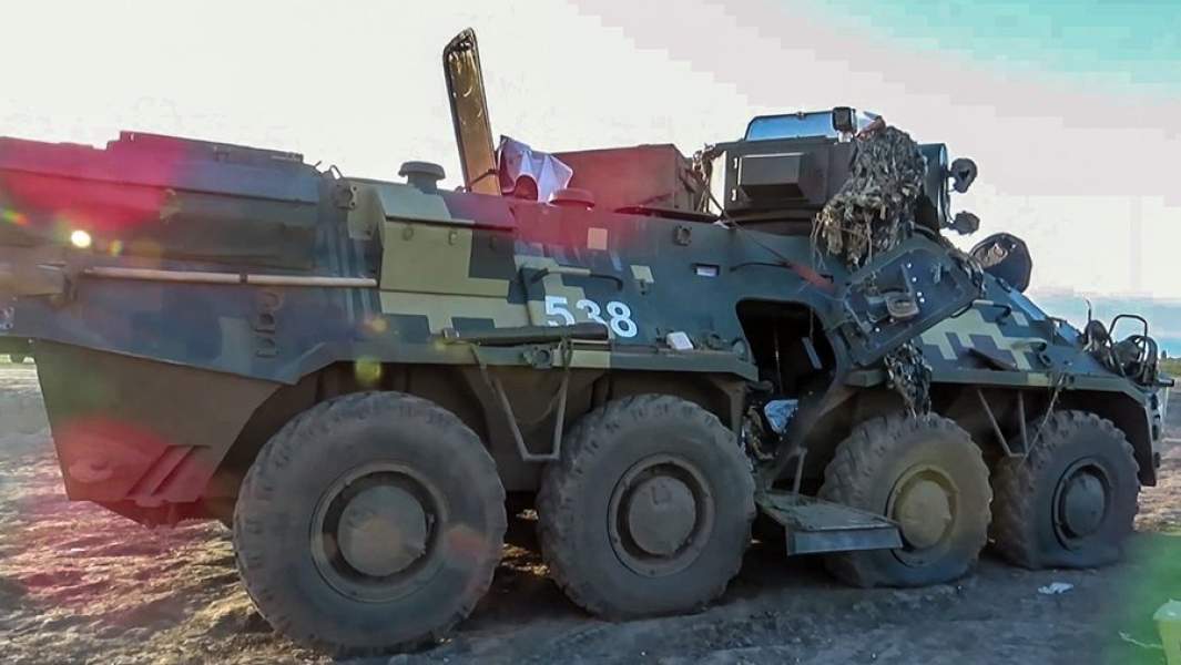 Украинский БТР, уничтоженный в ходе боев за Лиман