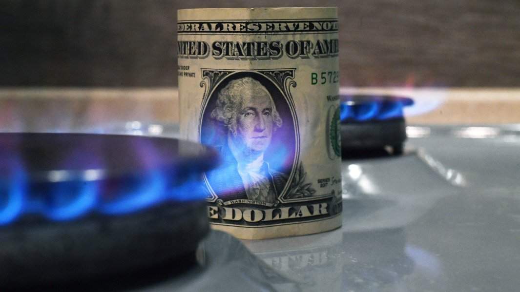 Доллары на газовой плите