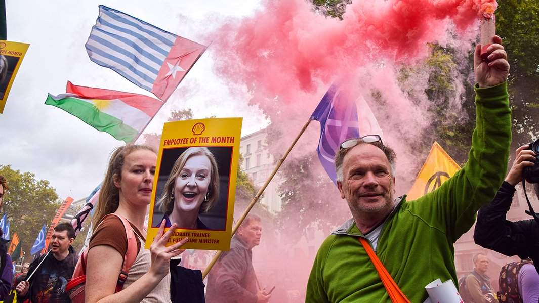 Протестующие в Вестминстере требуют действий для выхода страны из энергокризиса