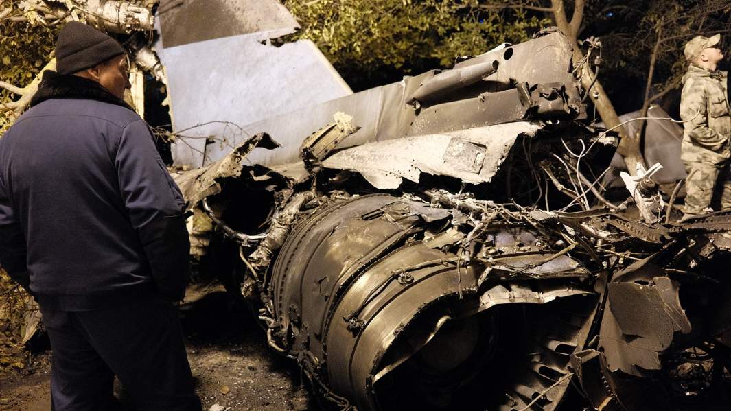 Обломки военного самолета Су-34 