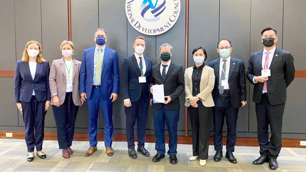 Делегация из Литвы на встрече с министром Национального совета развития Тайваня Кунг Мин-синем в Тайбэе