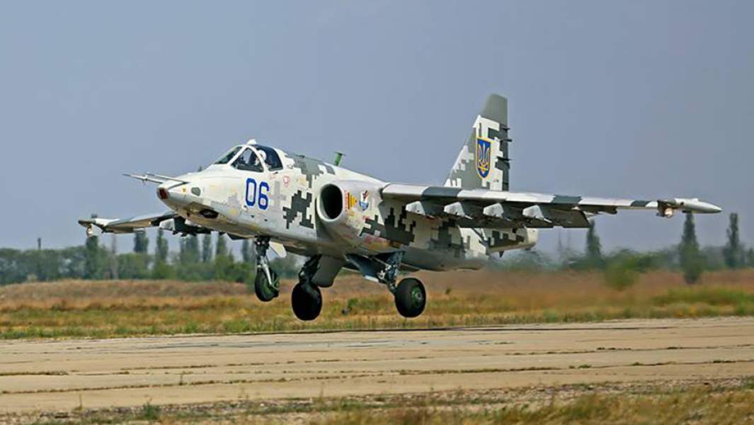 Штурмовик Су-25 воздушных сил Украины