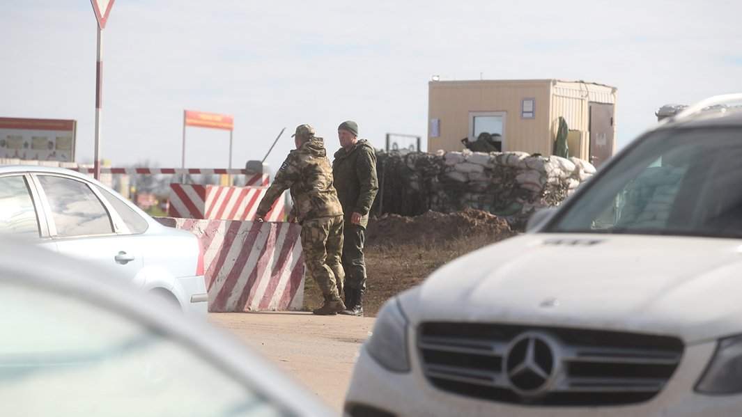 люди в форме